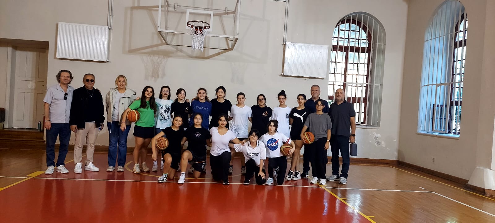 Galatasaray Lisesi spor takımları ile çalışmaya başladık.